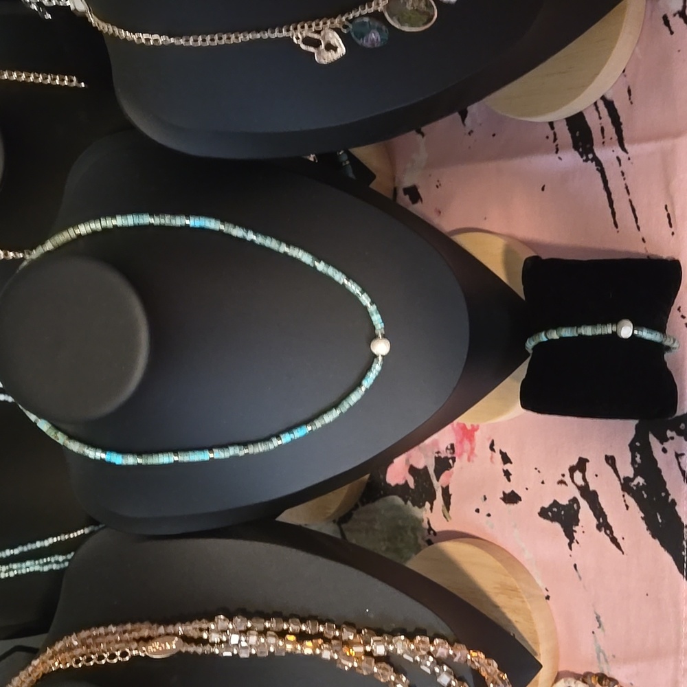 Chic Heishi Turquoise and Pearl Necklace With Gold And Matching Bracelet Set - Picture 11 of 15